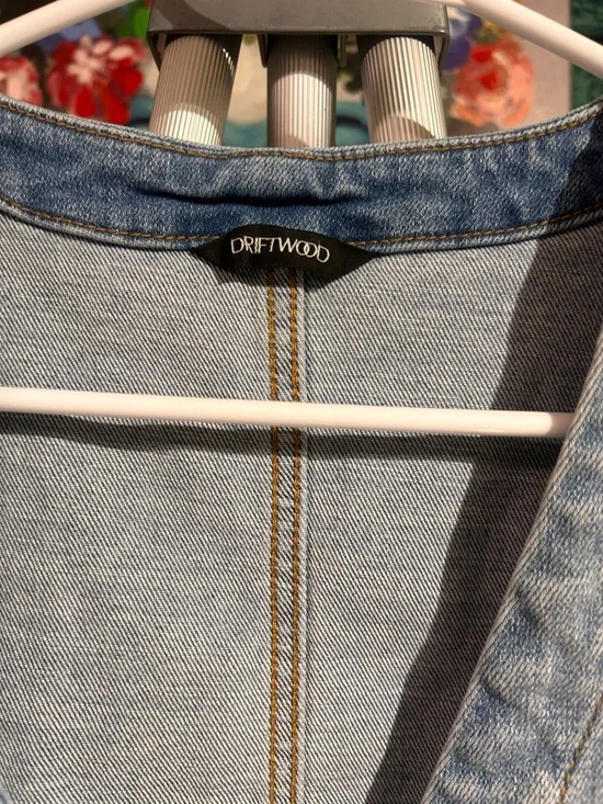 Embroidered Daisy Light Wash Denim Vest - Picture 5 of 8